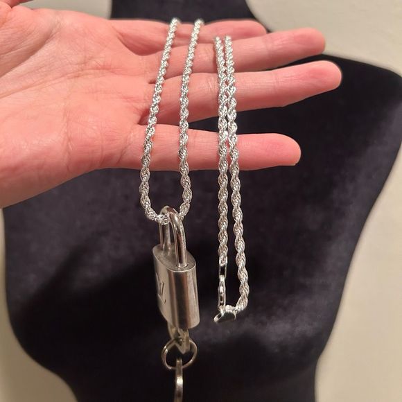 (Rare) Louis Vuitton #323 Lock and Key Silver with 925 Silver Chain 20” - Picture 5 of 11